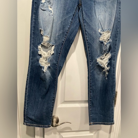 Judy Blue Size 16W Boyfriend Fit Distressed Straight Leg Medium Wash Denim Jeans - Picture 4 of 11